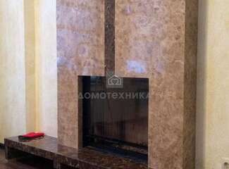 Топка Cristal 90 (EdilKamin) в индивидуальной облицовке из мрамора Emperador Dark/Emperador Light